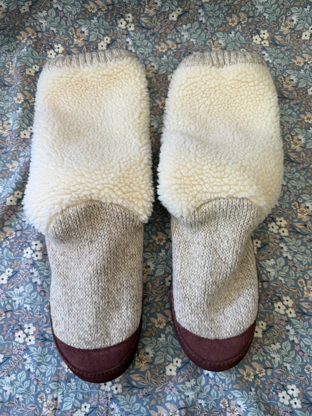 Acorn Cream Sherpa Knit Slipper Boots with Burgundy Trim - Picture 2 of 3